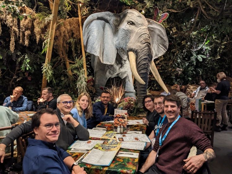 Repas avec un drôle d'éléphant